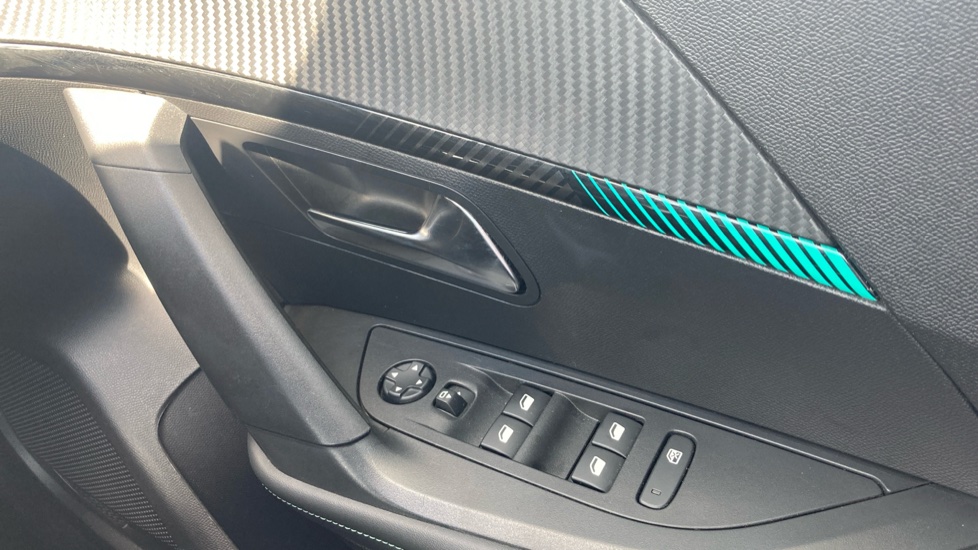 Peugeot 2008 1.2 PureTech Allure Premium+ 5dr Petrol Estate - Image 23