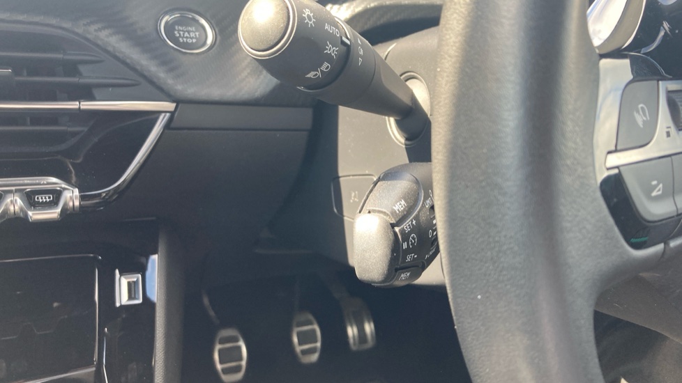 Peugeot 2008 1.2 PureTech Allure Premium+ 5dr Petrol Estate - Image 27