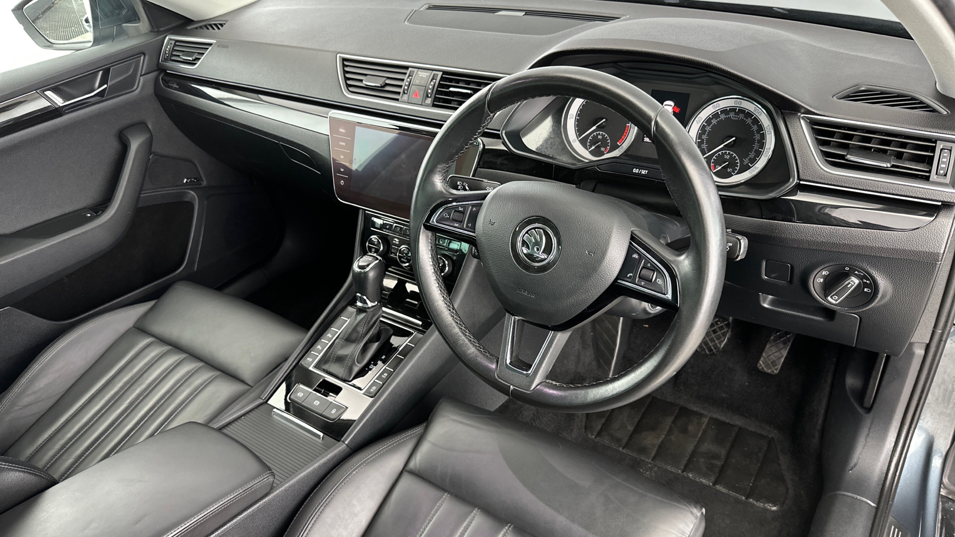 Used 2018 GREY SKODA SUPERB 2.0 TDI CR Laurin + Klement 5dr DSG [7 