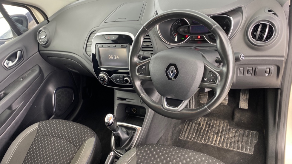 Used 2017 CREAM Renault Captur 1.5 dCi 90 Dynamique S Nav 5dr  