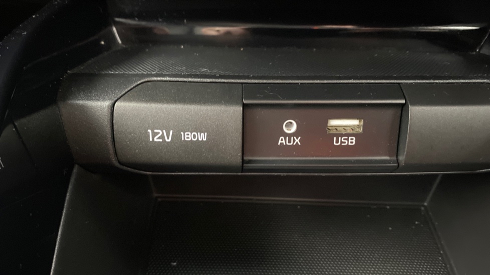 12V SOCKET/AUX/USB