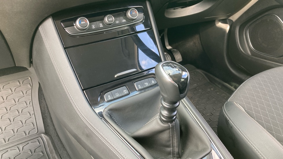Vauxhall Grandland X 1.2 Turbo Sport Nav 5dr Petrol Hatchback - Image 13