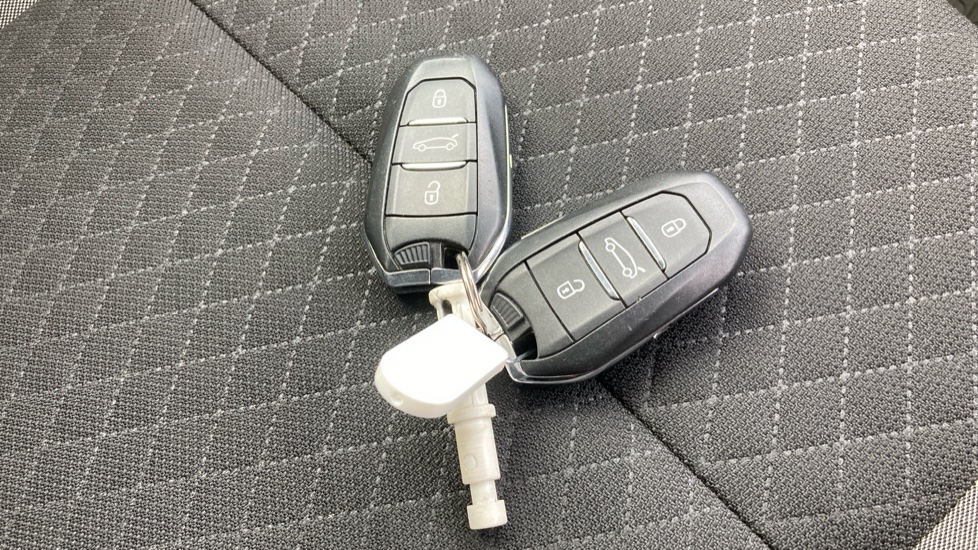 Vauxhall Grandland X 1.2 Turbo Sport Nav 5dr Petrol Hatchback - Image 20