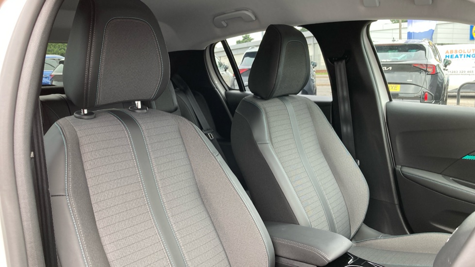 Peugeot 208 1.2 PureTech 100 Allure Premium + 5dr EAT8 Petrol Hatchback - Image 21