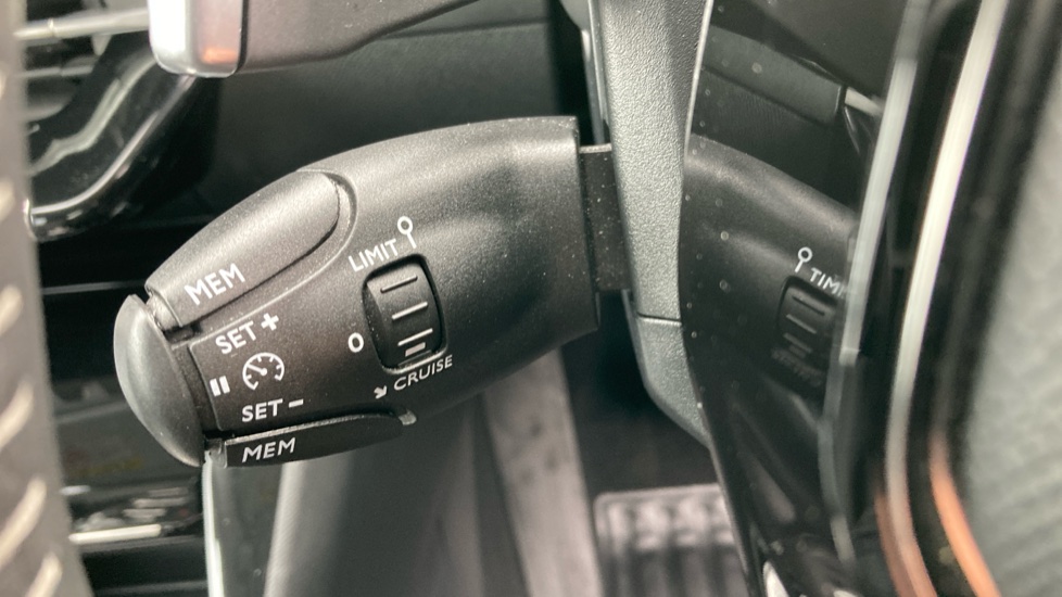 Peugeot 208 1.2 PureTech 100 Allure Premium + 5dr EAT8 Petrol Hatchback - Image 38