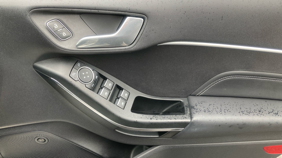 Ford Fiesta 1.0 EcoBoost Hybrid mHEV 125 Vignale Edition 5dr Petrol Hatchback - Image 22