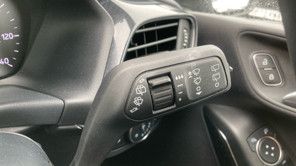 Ford Fiesta 1.0 EcoBoost Hybrid mHEV 125 Vignale Edition 5dr Petrol Hatchback - Image 38