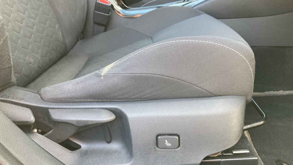 Toyota Corolla 1.8 VVT-i Hybrid Design 5dr CVT Hybrid Hatchback - Image 22