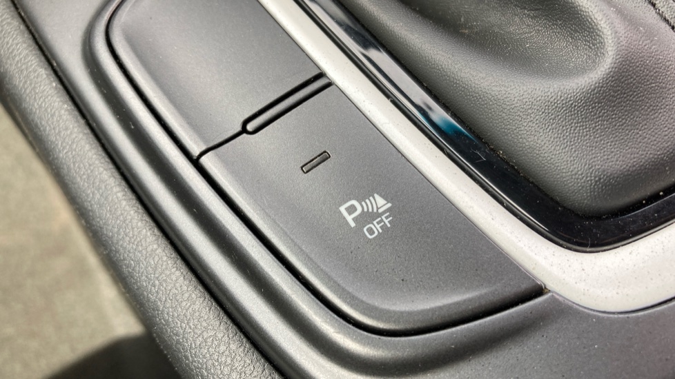 Hyundai KONA 1.6 GDi Hybrid Premium 5dr DCT Hybrid Hatchback - Image 24
