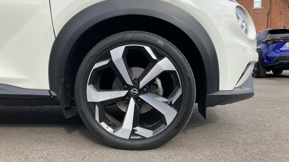 Nissan Juke 1.0 DiG-T 114 Tekna 5dr Petrol Hatchback - Image 7