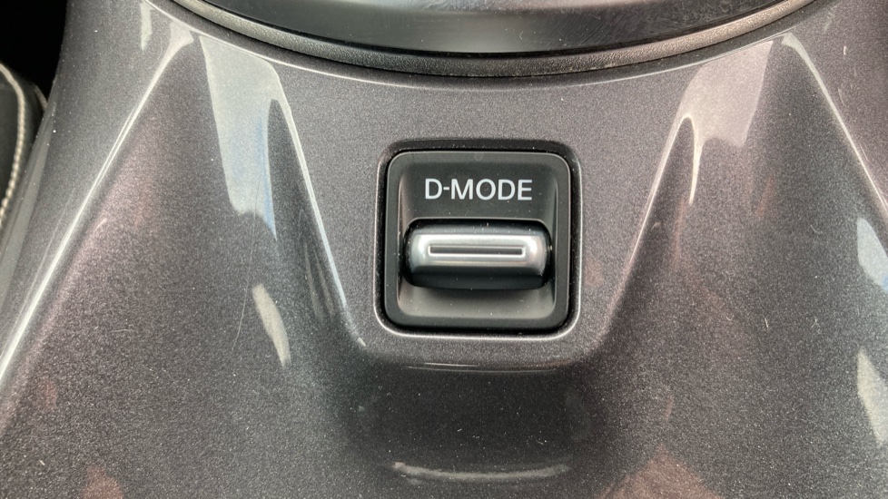 Nissan Juke 1.0 DiG-T 114 Tekna 5dr Petrol Hatchback - Image 26