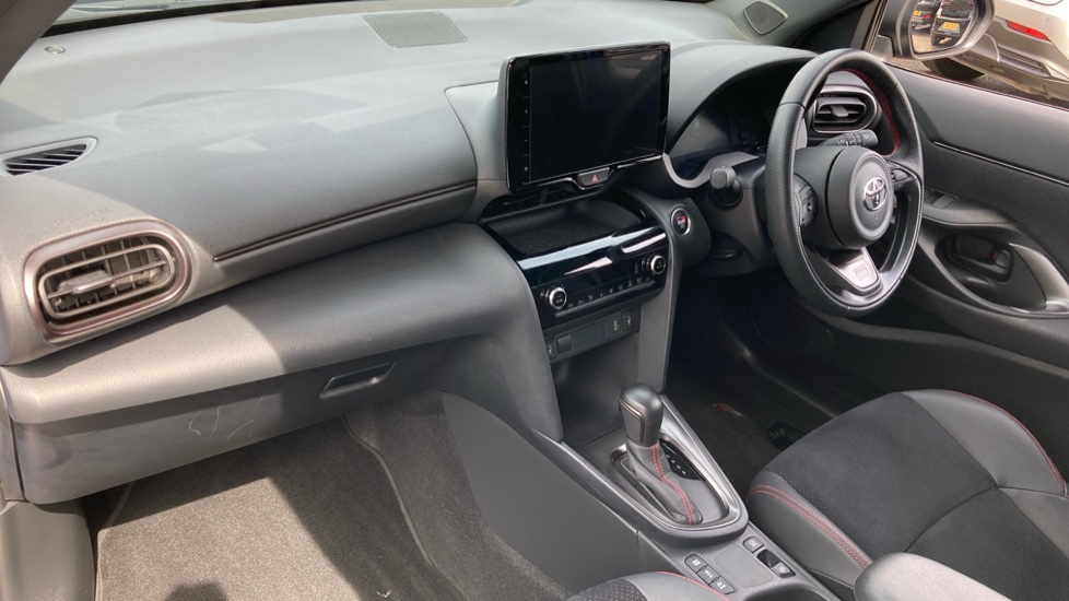 Toyota Yaris Cross 1.5 Hybrid GR Sport 5dr CVT Hybrid Estate - Image 9