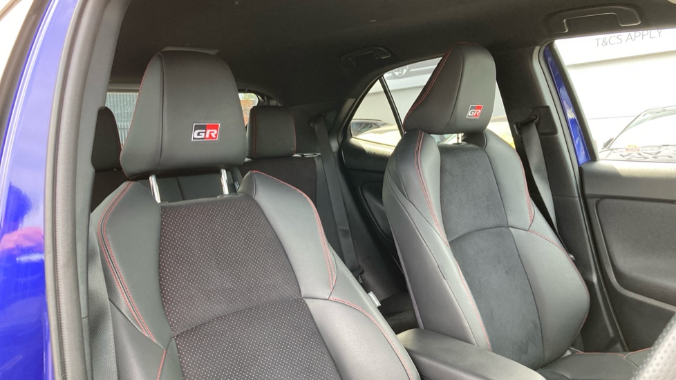 Toyota Yaris Cross 1.5 Hybrid GR Sport 5dr CVT Hybrid Estate - Image 21