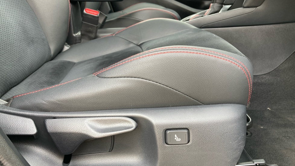 Toyota Yaris Cross 1.5 Hybrid GR Sport 5dr CVT Hybrid Estate - Image 22