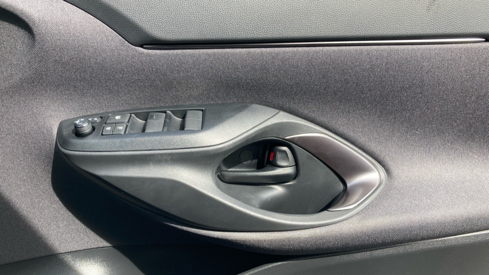 Toyota Yaris Cross 1.5 Hybrid GR Sport 5dr CVT Hybrid Estate - Image 23