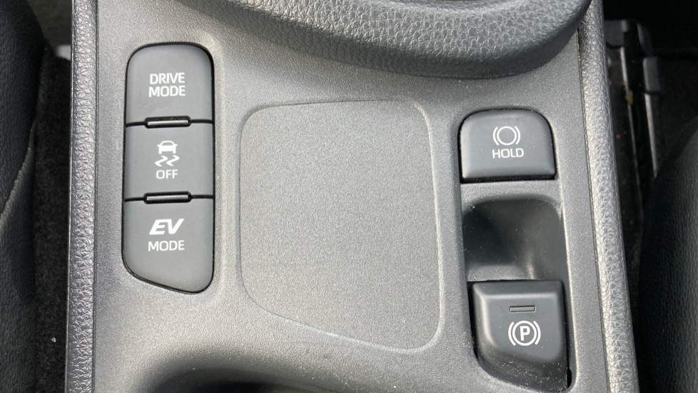 Toyota Yaris Cross 1.5 Hybrid GR Sport 5dr CVT Hybrid Estate - Image 24