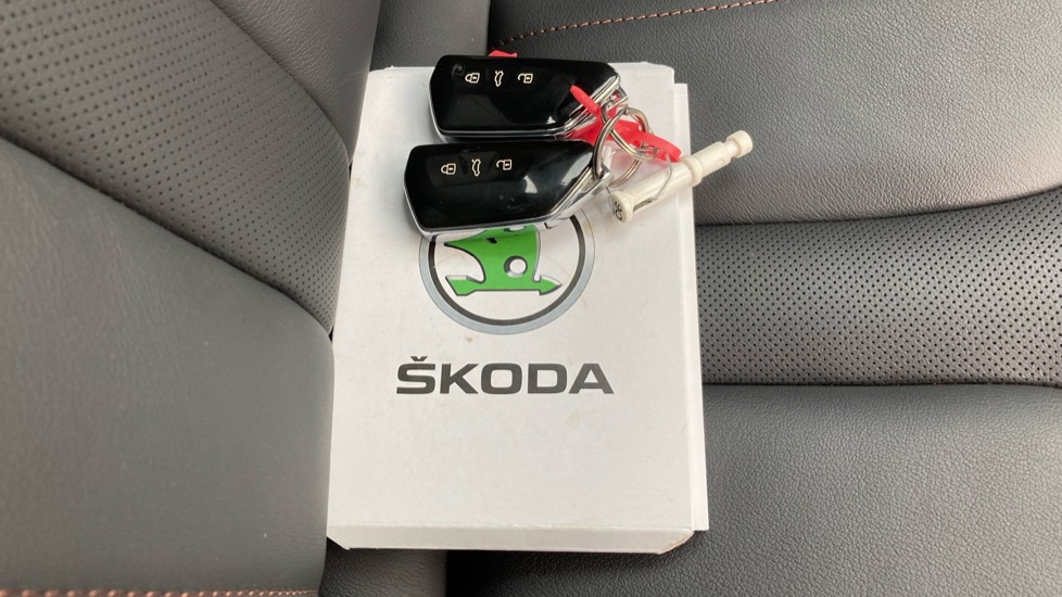 Skoda Enyaq 150kW 80 ecoSuite 82kWh 5dr Auto [125kW] Electric Estate - Image 19
