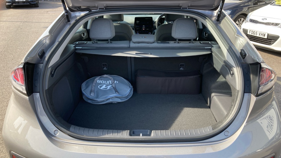 Hyundai IONIQ 1.6 GDi Plug-in Hybrid Premium 5dr DCT Hatchback - Image 4