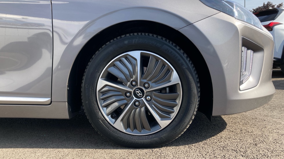 Hyundai IONIQ 1.6 GDi Plug-in Hybrid Premium 5dr DCT Hatchback - Image 7