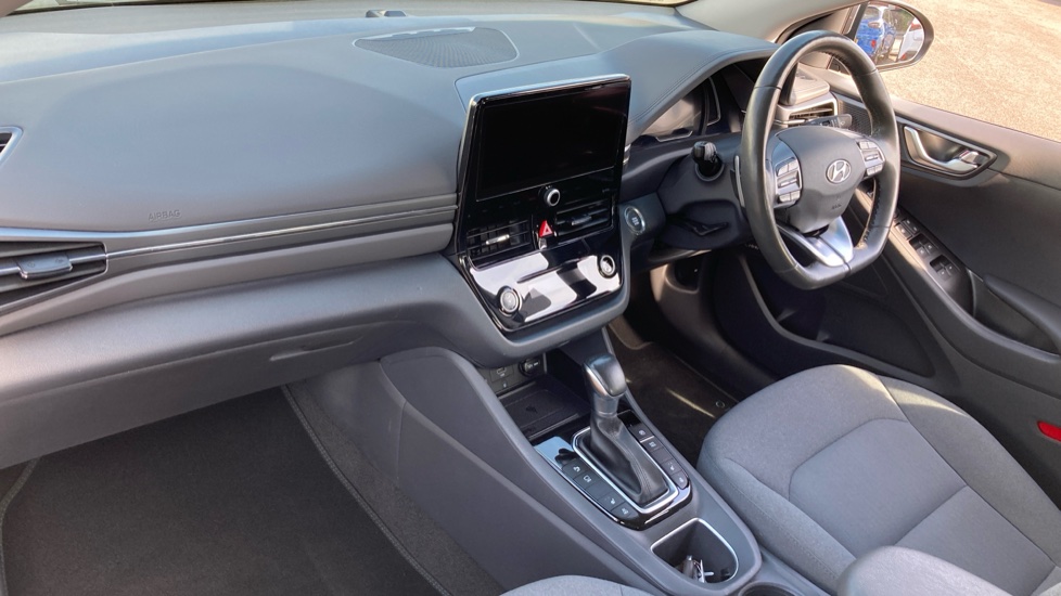 Hyundai IONIQ 1.6 GDi Plug-in Hybrid Premium 5dr DCT Hatchback - Image 9