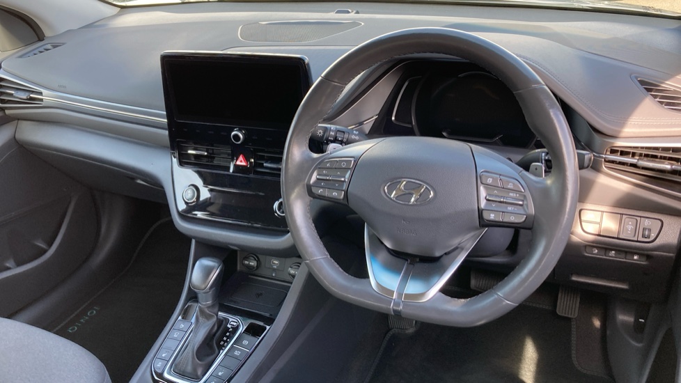 Hyundai IONIQ 1.6 GDi Plug-in Hybrid Premium 5dr DCT Hatchback - Image 11