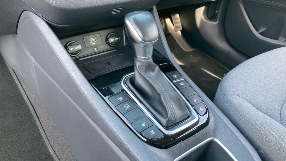 Hyundai IONIQ 1.6 GDi Plug-in Hybrid Premium 5dr DCT Hatchback - Image 13