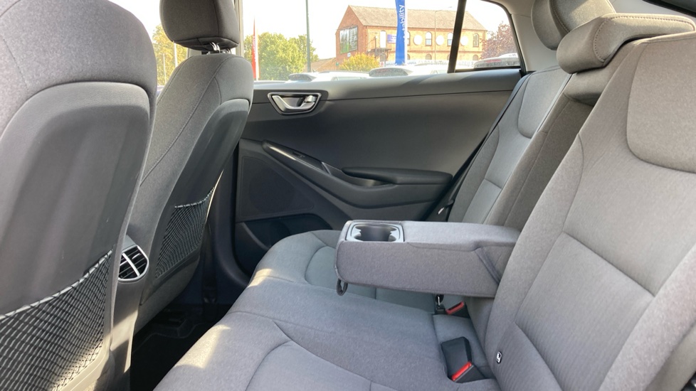 Hyundai IONIQ 1.6 GDi Plug-in Hybrid Premium 5dr DCT Hatchback - Image 16