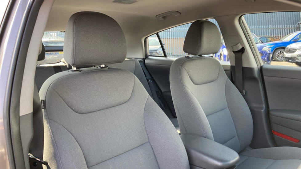 Hyundai IONIQ 1.6 GDi Plug-in Hybrid Premium 5dr DCT Hatchback - Image 21