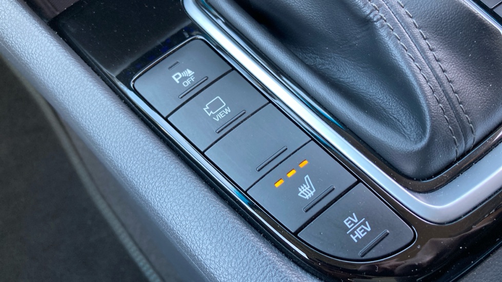Hyundai IONIQ 1.6 GDi Plug-in Hybrid Premium 5dr DCT Hatchback - Image 24