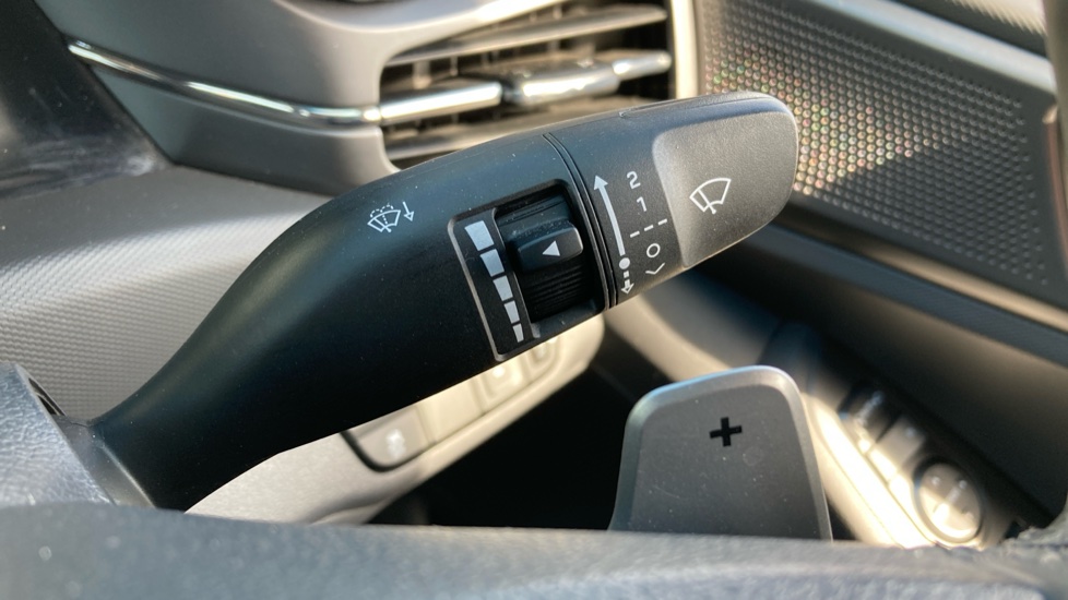 Hyundai IONIQ 1.6 GDi Plug-in Hybrid Premium 5dr DCT Hatchback - Image 39
