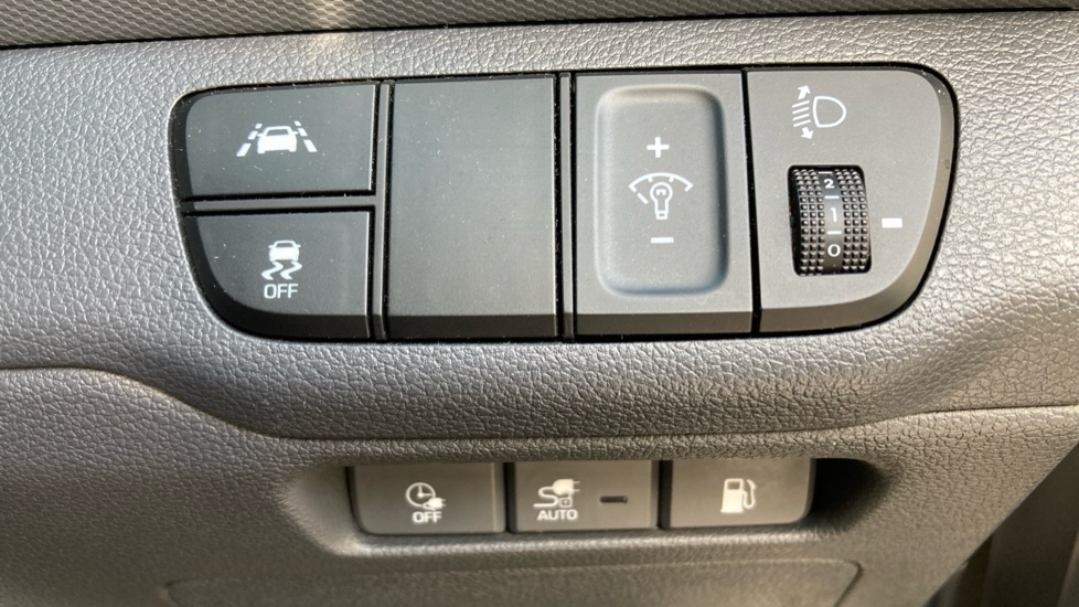 Hyundai IONIQ 1.6 GDi Plug-in Hybrid Premium 5dr DCT Hatchback - Image 40