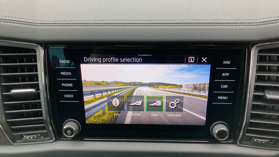 Skoda Kodiaq 2.0 TDI SE L Executive 5dr DSG [7 Seat] Diesel Estate - Image 36