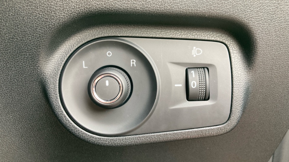 MG ZS 1.5 Hybrid+ SE 5dr Auto Hybrid Hatchback - Image 38