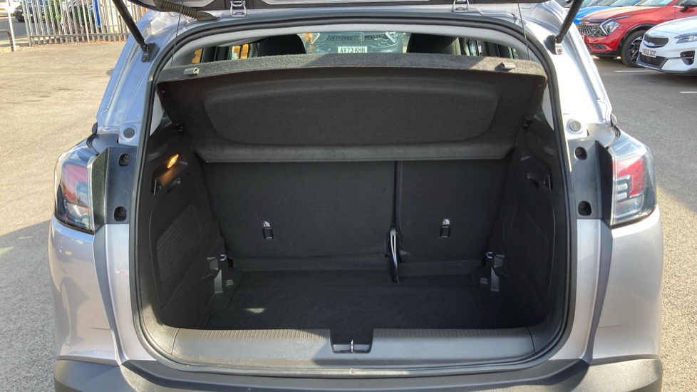 Vauxhall Crossland 1.2 Design 5dr Petrol Hatchback - Image 4