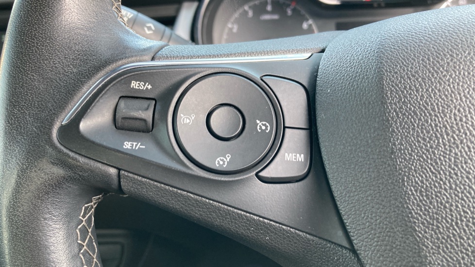 Vauxhall Crossland 1.2 Design 5dr Petrol Hatchback - Image 31