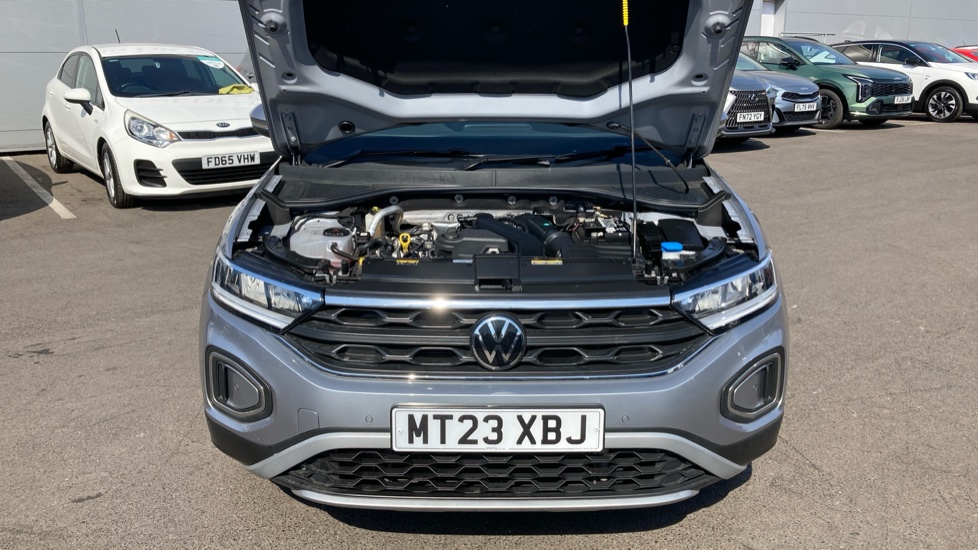 Volkswagen T-Roc 1.5 TSI Life 5dr Petrol Hatchback - Image 8
