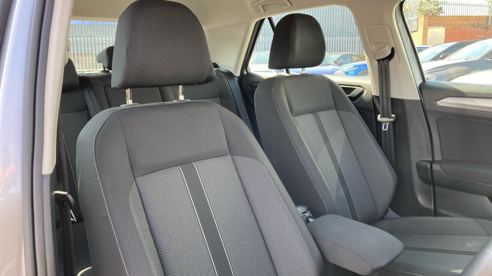 Volkswagen T-Roc 1.5 TSI Life 5dr Petrol Hatchback - Image 21