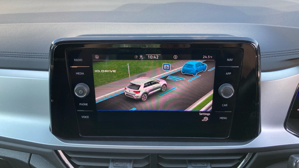 Volkswagen T-Roc 1.5 TSI Life 5dr Petrol Hatchback - Image 30