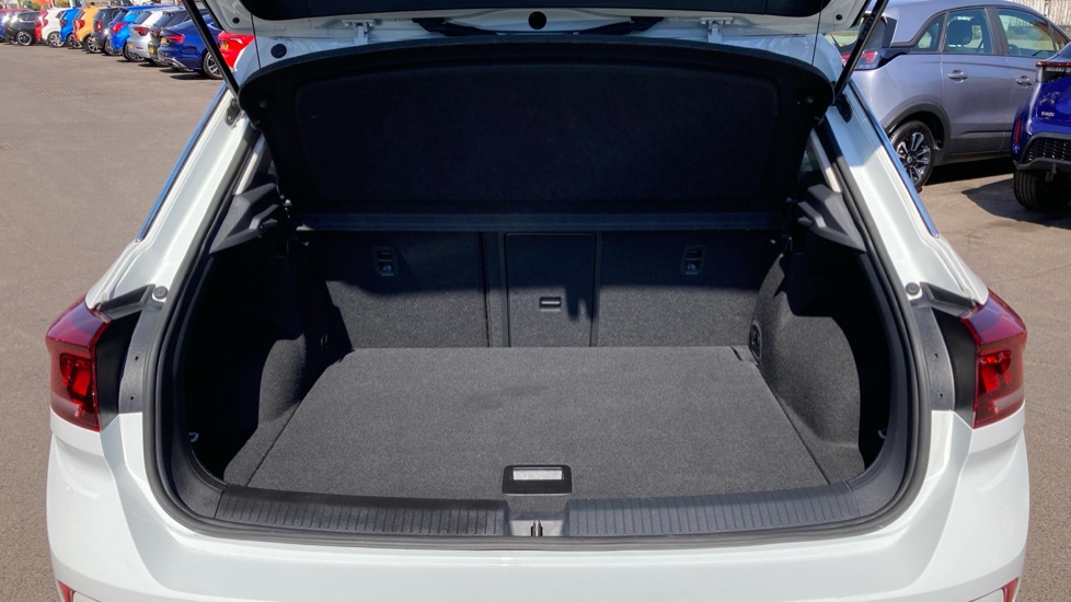 Volkswagen T-Roc 1.5 TSI Life 5dr Petrol Hatchback - Image 4