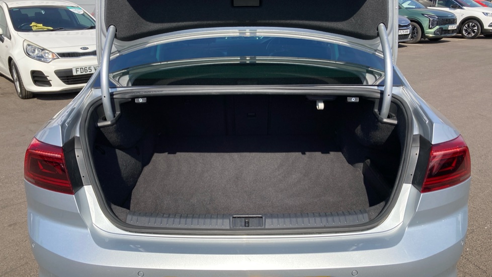 Volkswagen Passat 1.4 TSI PHEV GTE Advance 4dr DSG Saloon - Image 4