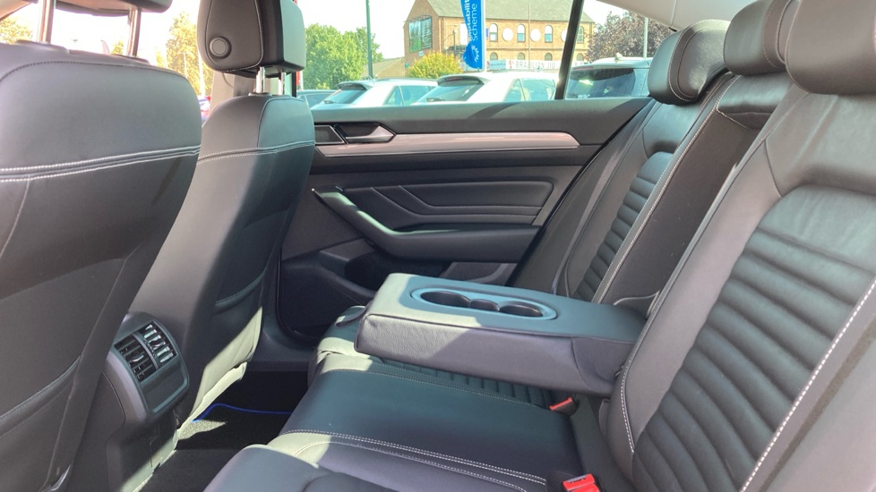 Volkswagen Passat 1.4 TSI PHEV GTE Advance 4dr DSG Saloon - Image 16