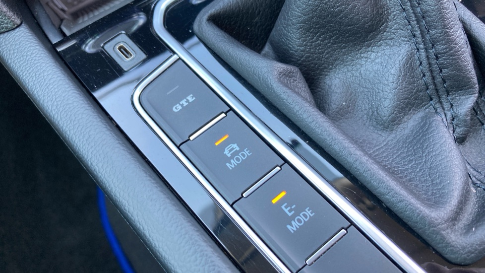 Volkswagen Passat 1.4 TSI PHEV GTE Advance 4dr DSG Saloon - Image 25