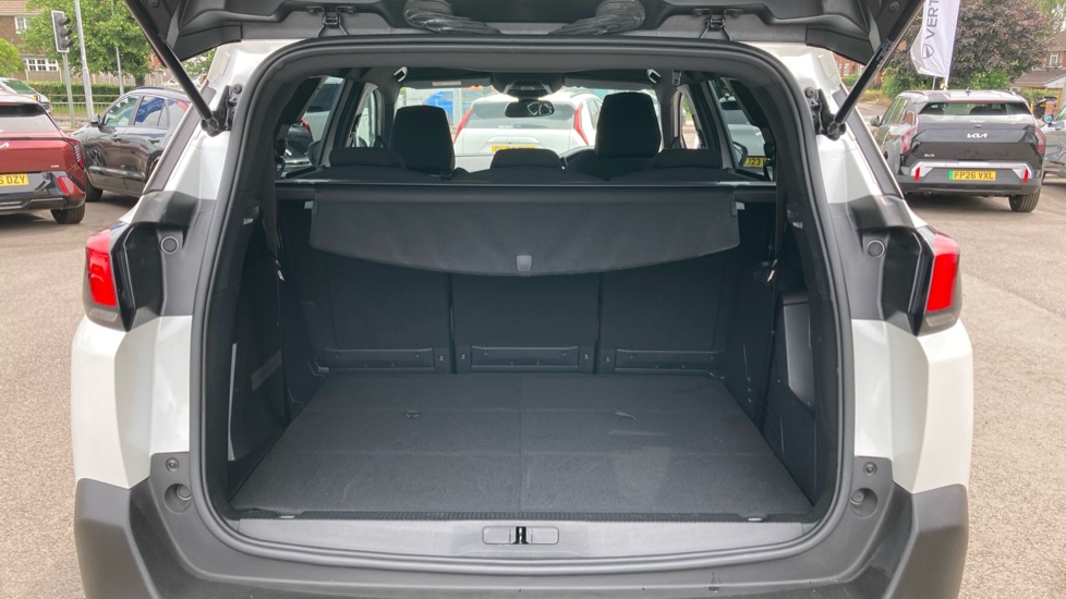 Peugeot 5008 1.2 PureTech Active Premium+ 5dr EAT8 Petrol Estate - Image 4