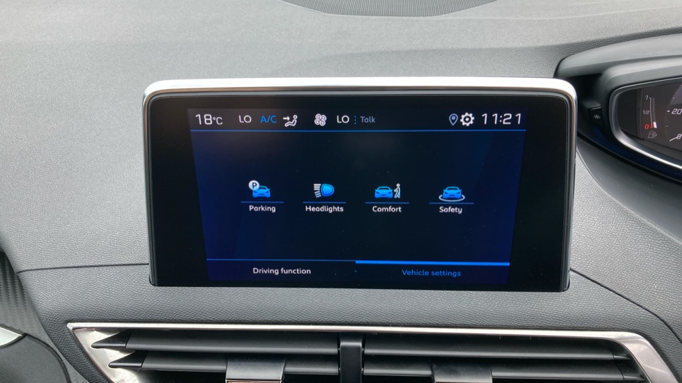 Peugeot 5008 1.2 PureTech Active Premium+ 5dr EAT8 Petrol Estate - Image 31