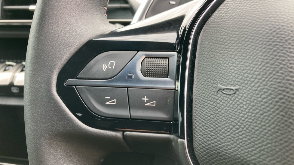 Peugeot 5008 1.2 PureTech Active Premium+ 5dr EAT8 Petrol Estate - Image 34