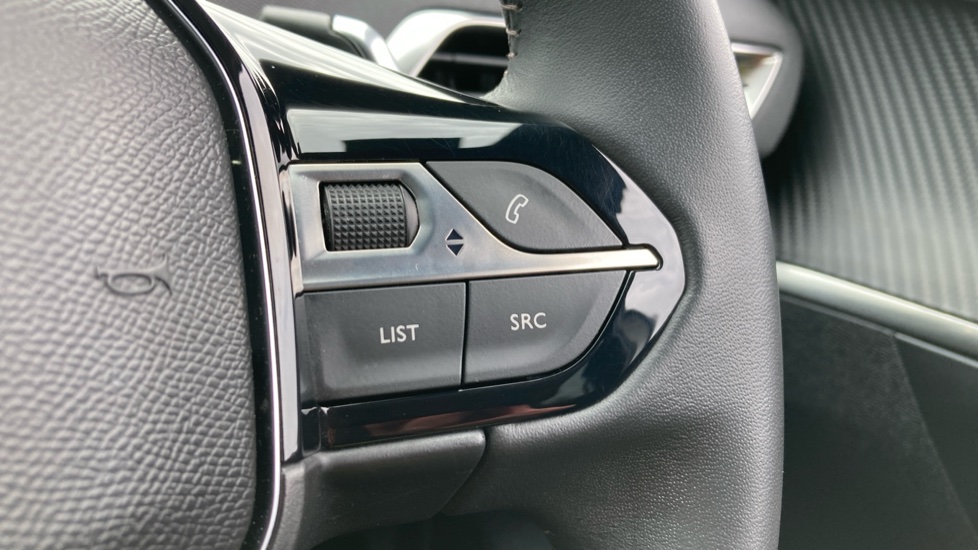 Peugeot 5008 1.2 PureTech Active Premium+ 5dr EAT8 Petrol Estate - Image 35