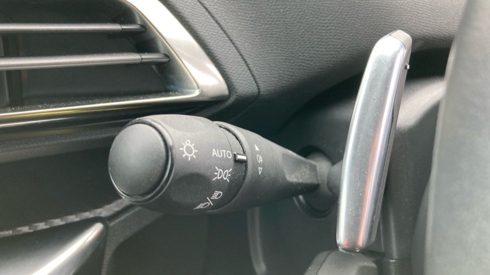 Peugeot 5008 1.2 PureTech Active Premium+ 5dr EAT8 Petrol Estate - Image 36