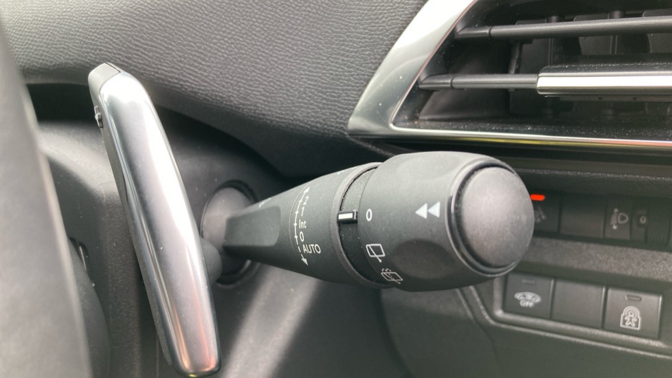 Peugeot 5008 1.2 PureTech Active Premium+ 5dr EAT8 Petrol Estate - Image 37