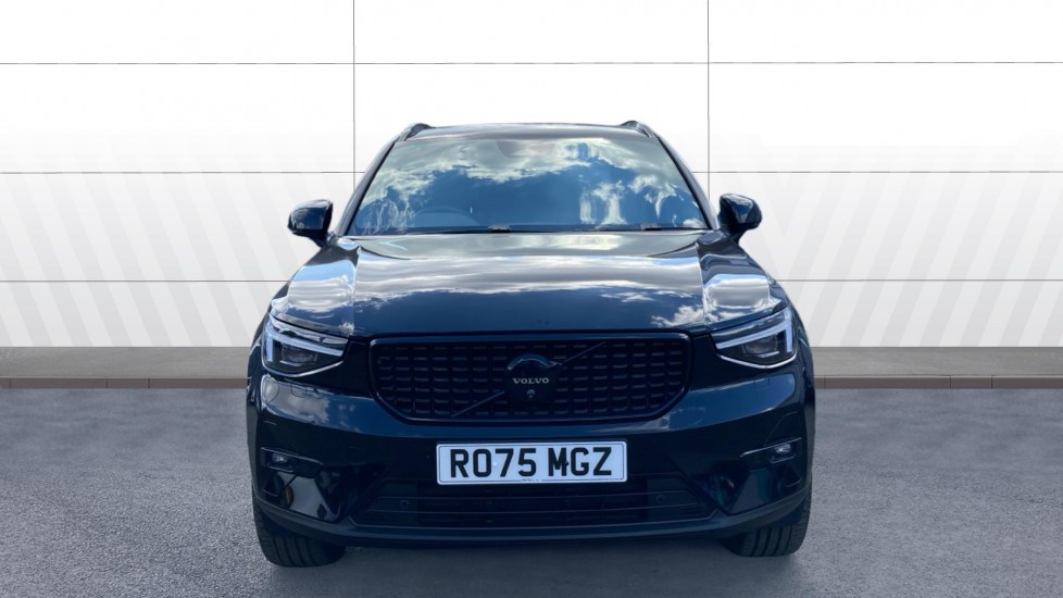 Volvo XC40 2.0 B4P Ultra Black Edition 5dr Auto Petrol Estate - Image 3