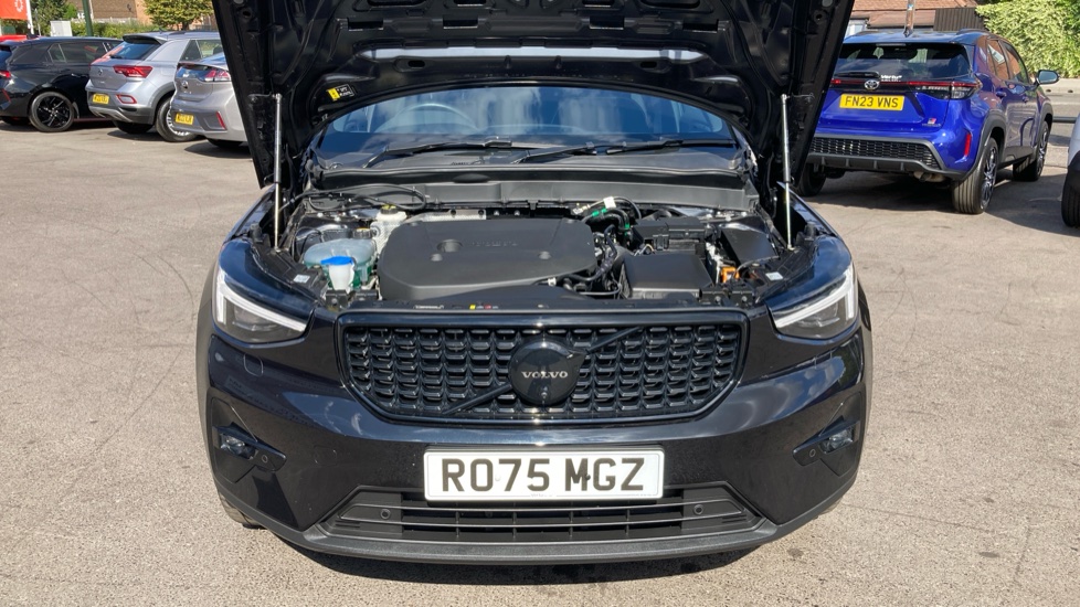 Volvo XC40 2.0 B4P Ultra Black Edition 5dr Auto Petrol Estate - Image 8